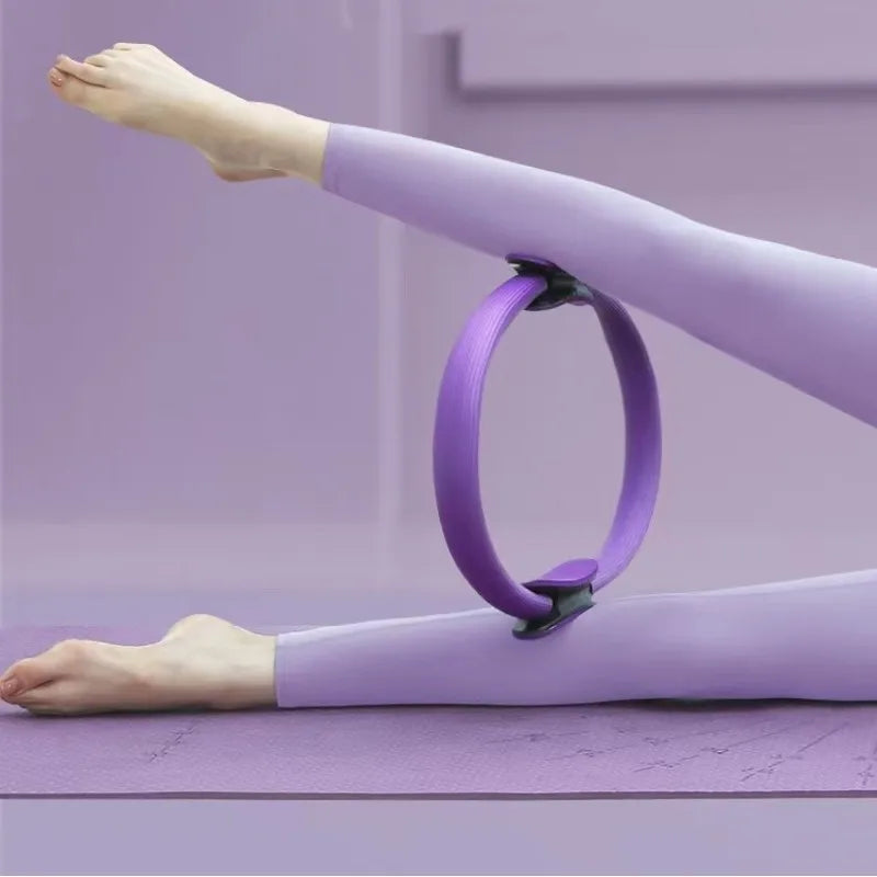 Cercle de pilates pour l'entrainement musculaire du plancher pelvien, equipement de fitness et de yoga