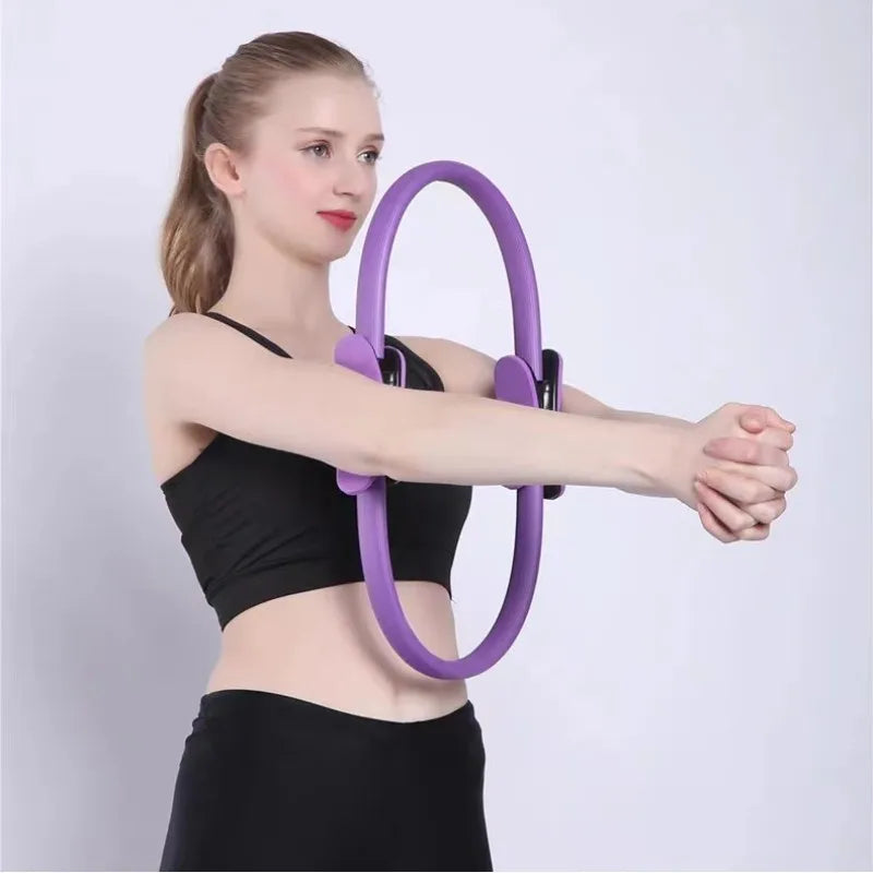 Cercle de pilates pour l'entrainement musculaire du plancher pelvien, equipement de fitness et de yoga