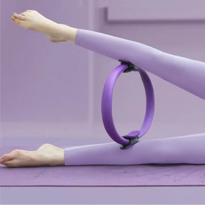 Cercle de pilates pour l'entrainement musculaire du plancher pelvien, equipement de fitness et de yoga