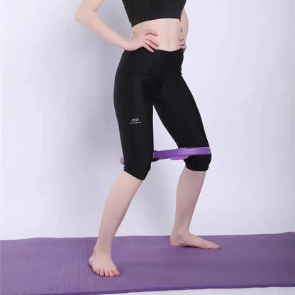 Cercle de pilates pour l'entrainement musculaire du plancher pelvien, equipement de fitness et de yoga