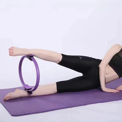 Cercle de pilates pour l'entrainement musculaire du plancher pelvien, equipement de fitness et de yoga